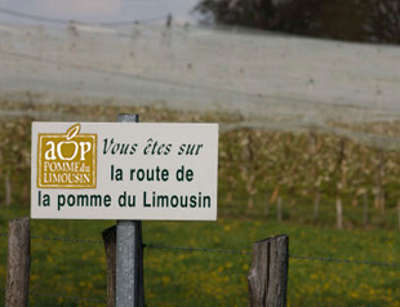 Panneau de la route de la pomme guide du tourisme de correze limousin