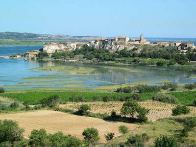 Parc naturel regional de la narbonnaise en mediterranee les routes touristiques de aude guide du tourisme d occitanie