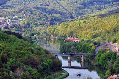 Parc naturel regional des ardennes vallee de la meuse routes touristiques dans les ardennes guide du tourisme grand est