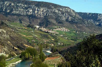 Parc naturel regional des grands causses guide du tourisme de l aveyron midi pyrenees