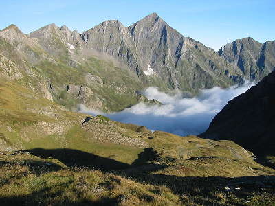 Parc naturel regional des pyrenees ariegeoises le mont valier routes touristiques de ariege guide du tourisme midi pyrenees