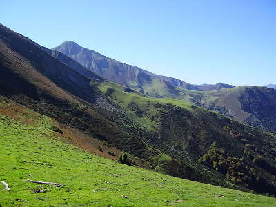 Parc naturel regional des pyrenees ariegeoises le pic de la calabasse routes touristiques de ariege guide du tourisme midi pyrenees