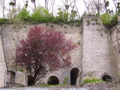 Parne sur roc petite cite de caractere four a chaux routes touristiques de mayenne guide du tourisme pays de la loire