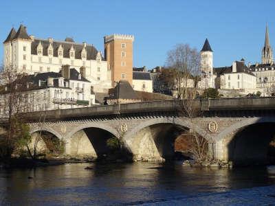 Pau le pont du xiv juillet route touristique des pyrenees atlantiques guide touristique de l aquitaine