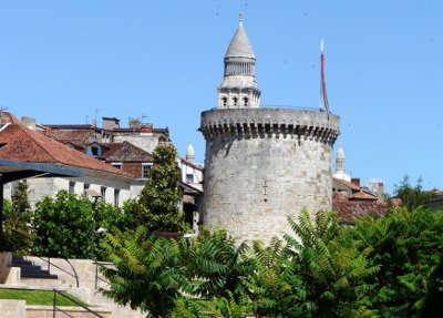 Perigueux tour mataguerre routes touristiques de dordogne guide du tourisme de nouvelle aquitaine