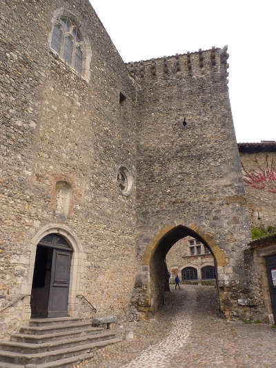 Perouges plus beau village cite medievale routes touristiques de ain guide du tourisme de rhone alpes