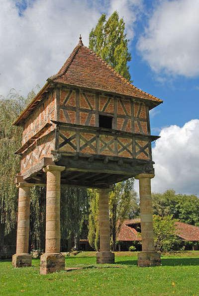 Perrex pigeonnier du moulin grand route touristique de ain guide du tourisme auvergne rhone alpes