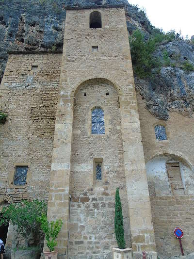 Peyre plus beaux villages de france eglise troglodytique saint christophe routes touristiques de aveyron guide du tourisme midi pyrenees