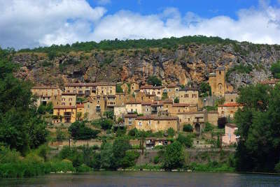 Peyre plus beaux villages de france vue du village depuis le tarn routes touristiques de aveyron guide du tourisme midi pyrenees