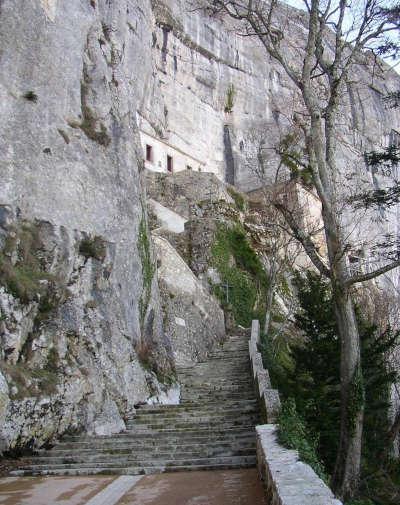 Plan d aups sainte baume grotte sainte marie madeleine chemin des roys routes touristiques du var guide touristique de la provence alpes cote d azur