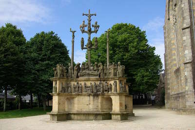 Plougastel daoulas circuit des enclos paroissiaux du pays de landerneau routes touristiques dans le finistere guide du tourisme