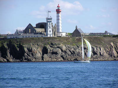 Pointe saint mathieu les routes touristiques dans le finistere guide du tourisme en bretagne