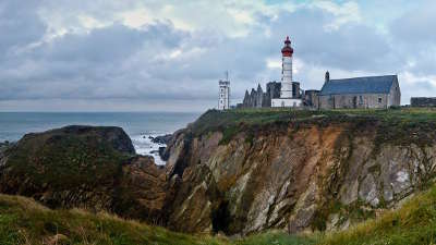 Pointe saint mathieu routes touristiques dans le finistere guide du tourisme en bretagne