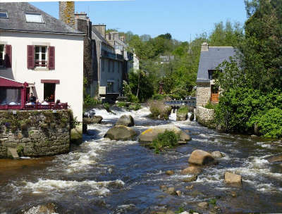 Pont aven l aven routes touristiques dans le finistere guide du tourisme en bretagne