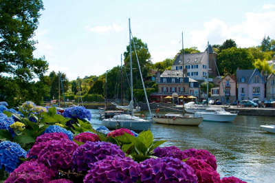 Pont aven le port routes touristiques dans le finistere guide du tourisme en bretagne