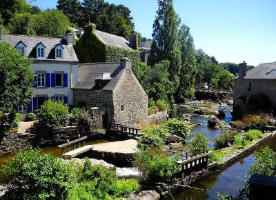 Pont aven ville d art en bretagne les routes touristiques dans le finistere guide du tourisme en bretagne