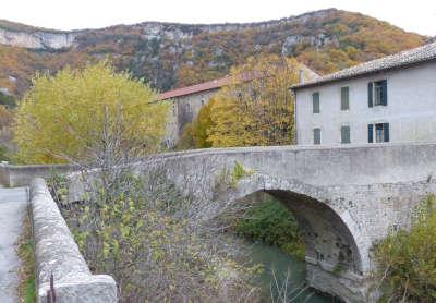 Pont de barret vieux pont routes touristiques de la drome guide touristique de rhone alpes