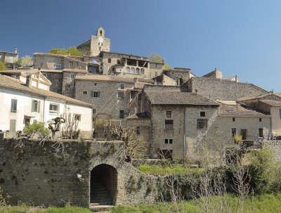 Pont de barret vieux village routes touristiques de la drome guide touristique de rhone alpes