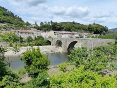 Pont de labeaume routes touristiques de la l ardeche guide du tourisme de rhone alpes