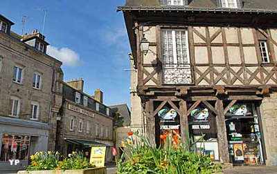 Pontivy maisons a colombage dans la vieille ville routes touristiques dans le morbihan guide du tourisme en bretagne