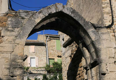 Porte du puy barret a visan route des vins de l enclave des papes guide du tourisme du vaucluse