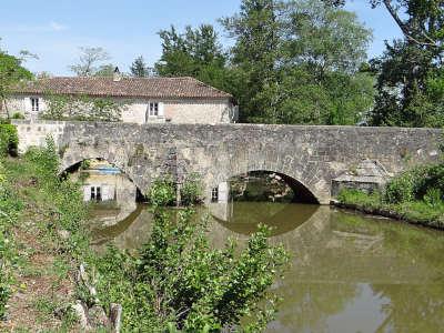 Poudenas pont sur la gelise routes touristiques du lot et garonne guide du tourisme d aquitaine