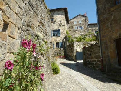 Pradelles les plus beaux villages de france routes touristiques de haute loire guide touristique auvergne