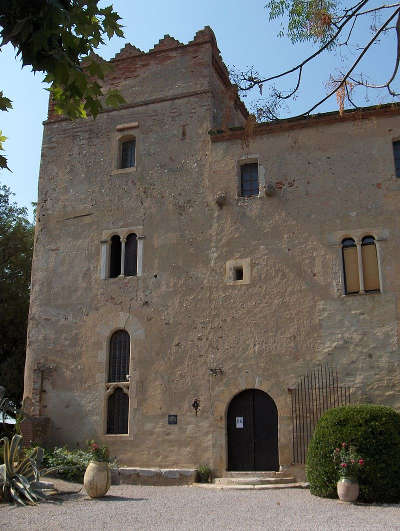 Prieure du monastir del camp a passa route en terre catalane guide du tourisme des pyrenees orientales