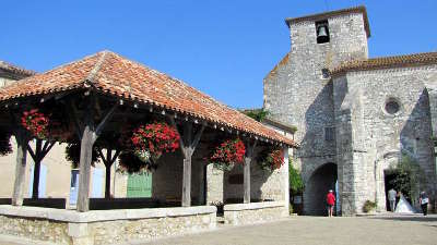 Pujols le haut halle et eglise saint nicolas de pujols le haut plus beaux villages de france routes touristiques lot et garonne guide du tourisme nouvelle aquitaine 1