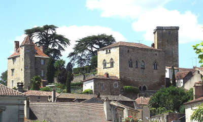 Puy l eveque cite medievale castel renaissance chateau de lychairie et la tour carree routes touristiques du lot guide touristique midi pyrenees