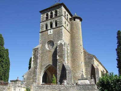 Puy l eveque eglise saint sauveur le clocher et la tour de guet routes touristiques du lot guide touristique midi pyrenees