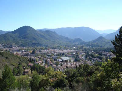 Quillan route des cols des pyrenees guide touristique de l aude