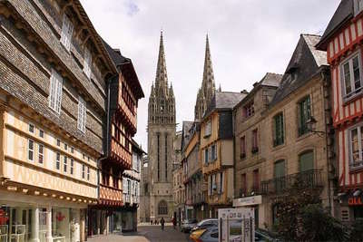 Quimper ville d art et d histoire routes touristiques dans le finistere guide du tourisme en bretagne