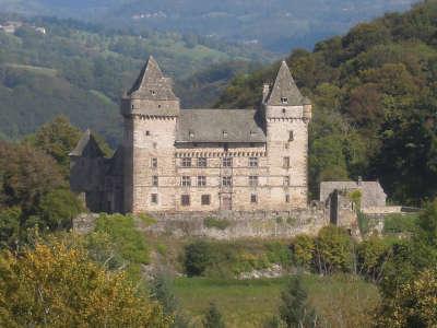 Raulhac chateau de messilhac petite cite de caractere routes touristiques du cantal guide touristique de l auvergne