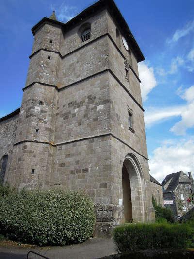 Raulhac l eglise saint pierre de raulhac petite cite de caractere routes touristiques du cantal guide touristique de l auvergne