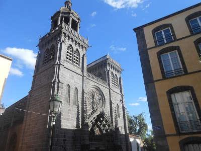 Riom ville d art et d histoire eglise notre dame du marthuret routes touristiques du puy de dome guide touristique de l auvergne