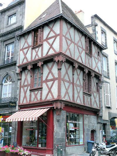 Riom ville d art et d histoire la maison du consul routes touristiques du puy de dome guide touristique de l auvergne