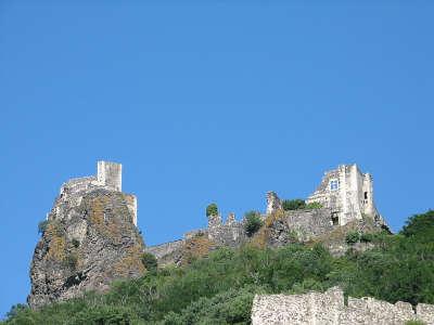 Rochemaure village de caractere chateau de rochemaure routes touristiques de l ardeche guide du tourisme rhone alpes