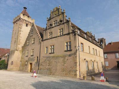 Rouffach ancien hotel de ville et tour des sorcieres route touristique du haut rhin guide du tourisme d alsace