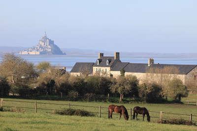 Route autour du mont saint michel routes touristiques dans la manche guide du tourisme normandie