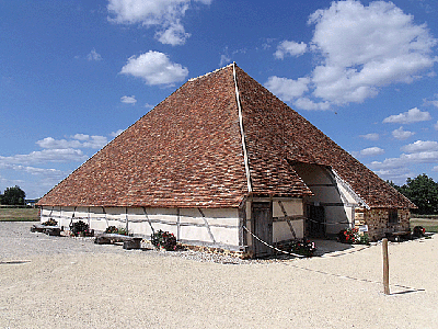 Route des granges pyramidales a vailly sur sauldre