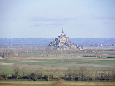 Roz sur couesnon vue sur le mont saint michel routes touristiques dans l ille et vilaine guide du tourisme en bretagne