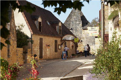 Saint amand de coly l un des plus beaux villages de france les routes touristiques de la dordogne guide touristique de nouvelle aquitaine