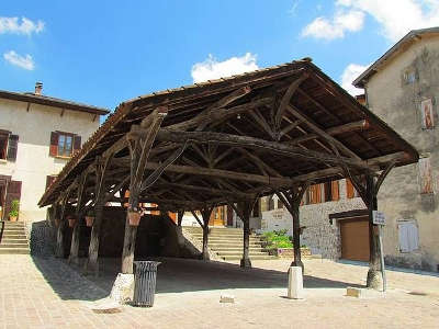 Saint antoine l abbaye les halles routes touristiques de isere guide du tourisme de rhone alpes