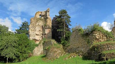 Saint aubin du cormier les ruines du chateau route touristique de l ille et vilaine guide du tourisme de bretagne