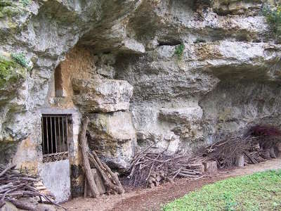 Saint benoit grotte du domaine de l ermitage route des abbayes et monuments du haut poitou guide du tourisme de la vienne