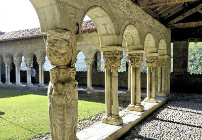 Saint bertrand de comminges plus beau village le cloitre routes touristiques de haute garonne guie du tourisme de midi pyrenees