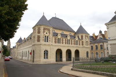 Saint calais petite cite de caractere la halle aux grains routes touristiques de la sarthe guide du tourisme pays de la loire