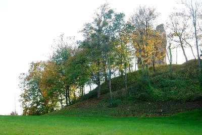 Saint calais petite cite de caractere la motte feodale et les ruines du chateau de guillaume routes touristiques de la sarthe guide du tourisme pays de la loire