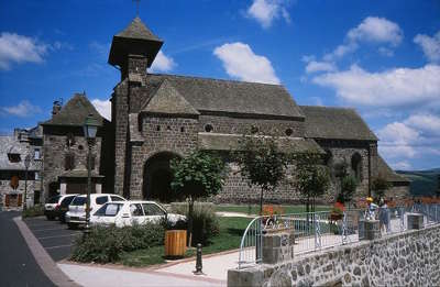 Saint cernin l eglise route des eglises romane dans le cantal routes touristiques du cantal guide touristique auvergne